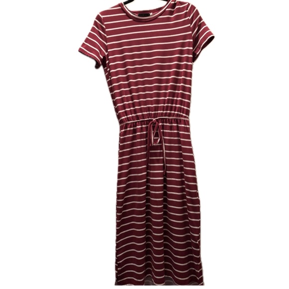 Maroon White Striped Short Sleeve Casual Strechy Summer Dress- Size Medium - Picture 2 of 5
